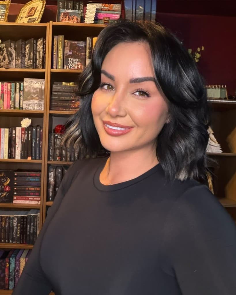Bella, founder of The Sinful Spine